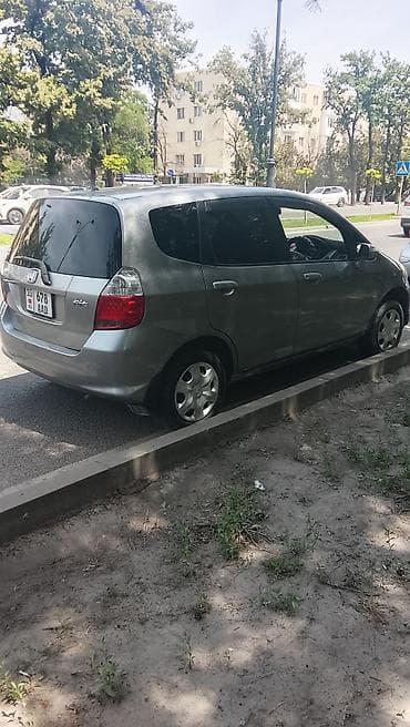 Продажа авто: Honda Fit: 2005 г., 1.3 л, Автомат, Бензин, Хэтчбэк — 4