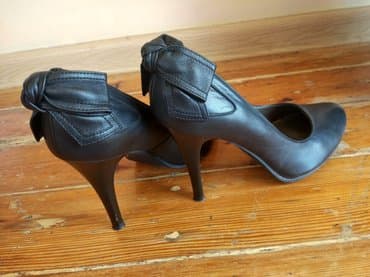 Продаю кожаные туфли размер 38. Очень удобные, красиво смотрятся на