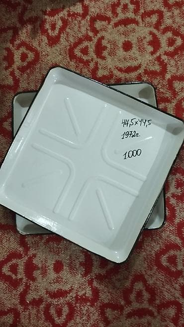 Эмалированные противни (2 шт.)2 год В наличии 4 шт. - Материал