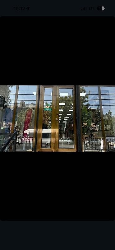 токмок помещения: Сдается часть помещения под магазин одежды 📍 📍 Район: Араванская — — 1