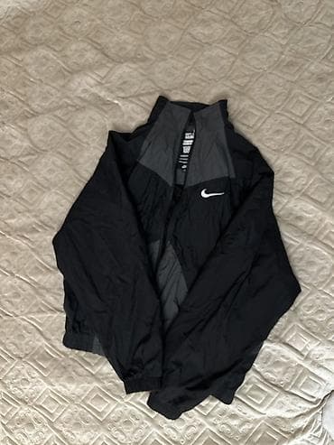 Ветровка Nike (мужская) - Модель: легкая спортивная ветровка на