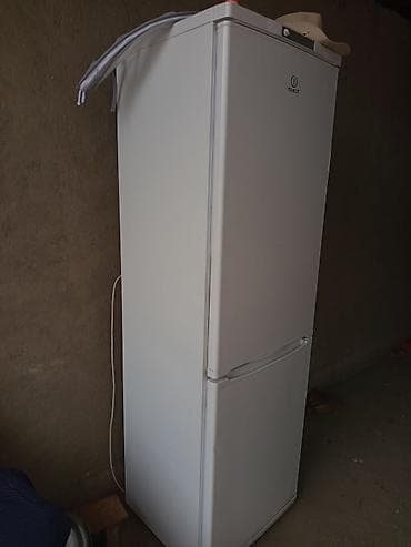 Муздаткыч Indesit, Колдонулган, Эки камералуу, 2 * — 2