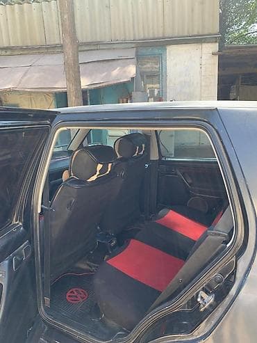 Volkswagen Golf: 1994 г., 2 л, Механика, Бензин, Хетчбек — 1