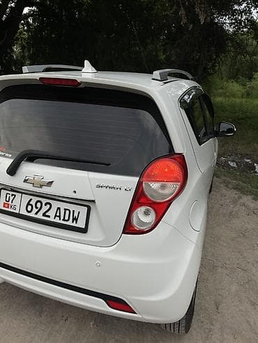 shevralet spark: Chevrolet Spark: 2015 г., 1 л, Вариатор, Бензин, Хэтчбэк — 3