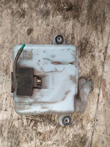 land cruiser 76: Бачок Toyota — 1