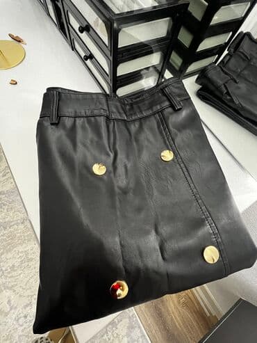 макс: Юбка практически новая. Лишь один выход. Покупала в Casso boutique — 5