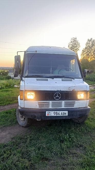 Продажа авто: Mercedes-Benz : 1992 г., 3 л, Механика, Дизель, Фургон — 2