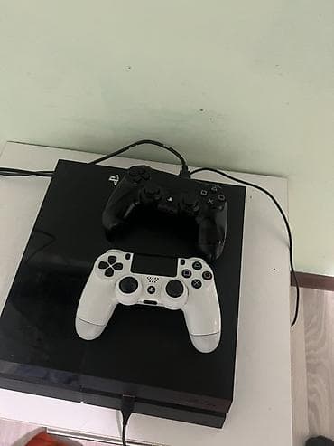 PS4 (Sony PlayStation 4): PlayStation 4 (fat) + два беспроводных геймпада DualShock 4 Комплект — 2