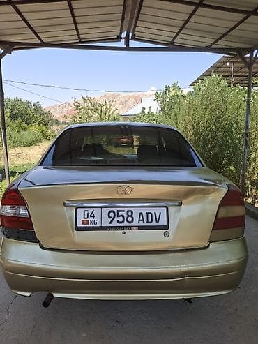 Унаа: Daewoo Nubira: 2000 г., 1.5 л, Кол менен иштөөчү, Бензин, Седан — 2