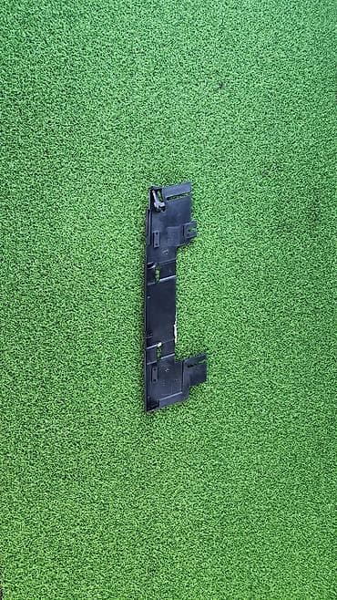 bew e34: 8 157 ___938 Е38 Дорестайлинг Крепление Реснички правая Год 1997 В — 1