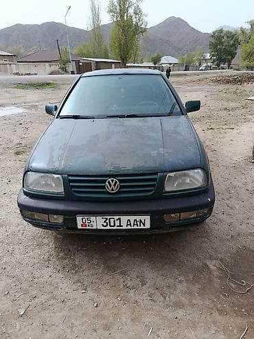 Транспорт: Volkswagen Vento: 1996 г., Седан — 1