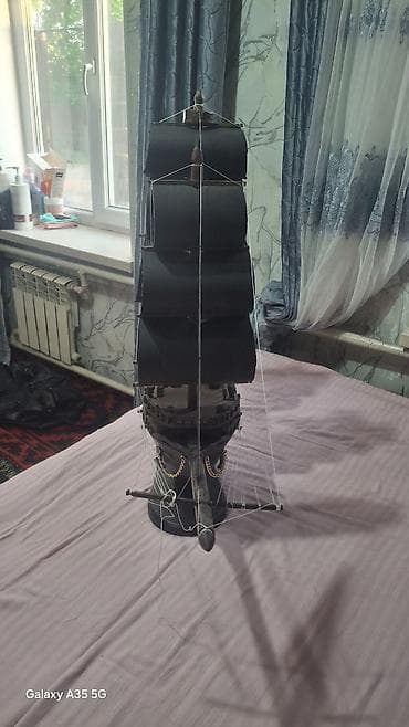 звездные войны: Декоративная модель парусного корабля на подставке - Материал — 8