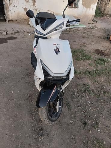 124 e500: Скутер (бензиновый) в современном городском стиле. Основные — 7