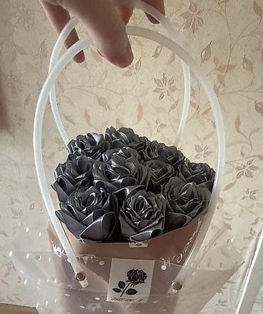 салфетки ручной работы: Цветы из атласных лент. В коробке 25 шт= 2000с ; в корзинке 11 шт — 3