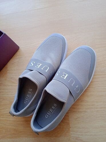 женские брендовые туфли недорого: Продается новая обувь. Размер 38. Босоножки 2600с. Слипоны (оригинал — 3