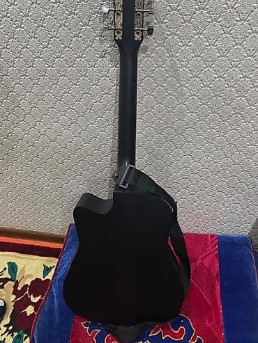 Музыкальные инструменты: Акустическая гитара с вырезом (cutaway), черный матовый корпус — 4