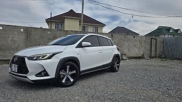 sprinter 4 4: Toyota Yaris: 2020 г., 1.5 л, Автомат, Бензин, Хэтчбэк — 5