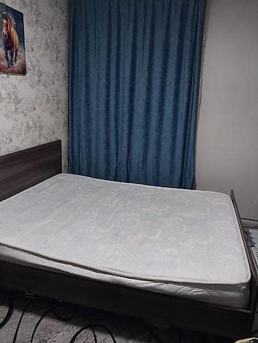 Кровати: Двуспальная кровать, Б/у, С матрасом, длина - 200 см — 1