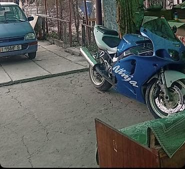 Спортивный мотоцикл Kawasaki Ninja (серия ZX) в синем цвете. Основные — 1