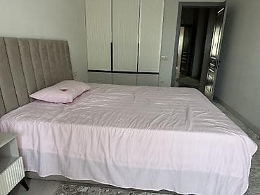 Двуспальные кровати: Двуспальная кровать с мягким изголовьем Почти новый 1-2месяца - — 2