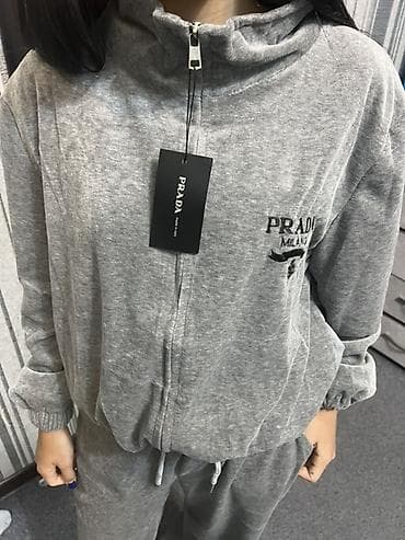 tech flecee nike: Женский велюровый спортивный костюм, серый Prada✅ - Комплект из двух — 6