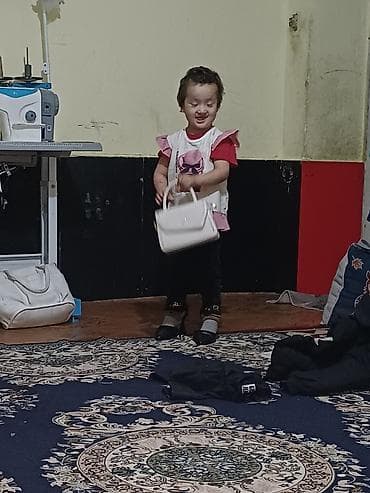 Детская мини-сумочка через руку/в руку - Компактный формат: небольшая at lalafo.kg Детская мини-сумочка через руку/в руку - Компактный формат: небольшая