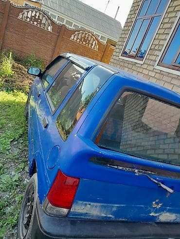 задний бампер гольф 2: Компактный городской хэтчбек синего цвета. Основные характеристики: - — 3