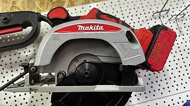 циркулярные пилы: Аккумуляторная дисковая пила Makita - Компактная циркулярная пила с — 1