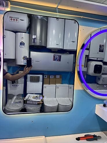 Зеркало для ванной с LED‑подсветкой и встроенными часами - Настенное at lalafo.kg Зеркало для ванной с LED‑подсветкой и встроенными часами - Настенное