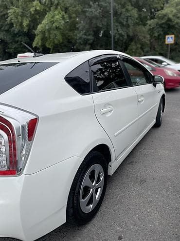 e2 byd: Toyota Prius: 2012 г., Гибрид, Хэтчбэк — 10