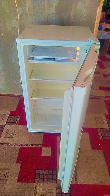 бэушные холодильники: Однокамерный мини-холодильник Benqiao (модель на табличке: BC-92A+) — 1