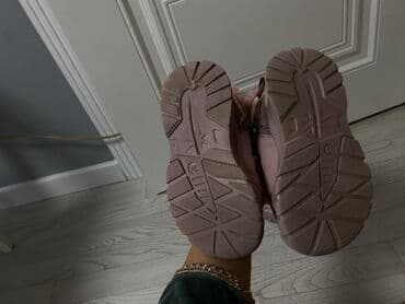 eilik robot купить бишкек: Бу Детские зимние ботинки/сникерсы цена 2пары 1000сом размеры 28,24 - — 8