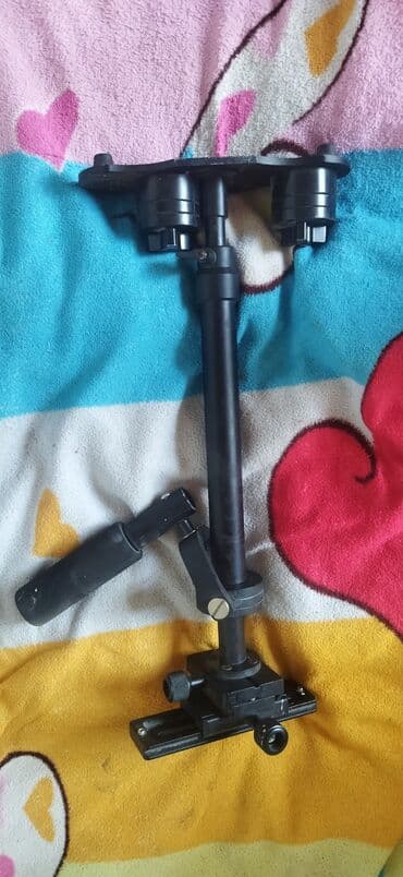 Черный стабилизатор камеры, предназначенный для обеспечения плавного и