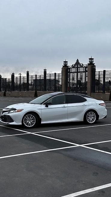 Toyota Camry: 2020 г., 2.5 л, Автомат, Гибрид, Седан — 2
