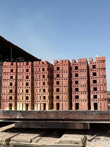 пластмассовые ящики: Кирпич прямо с завода - Ассортимент: полнотелый и пустотелый — 2