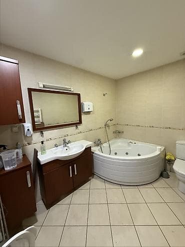 продаю или меняю на квартиру: Аренда офисов, 133 м², В торговом центре, С видом на горы, 1 линия, С оборудованием — 6