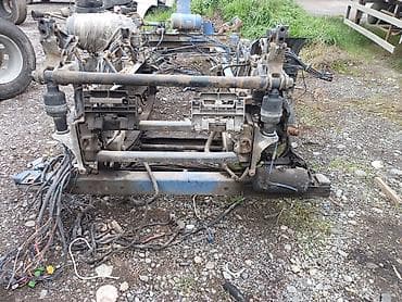 ремонт седло: Рама грузового автомобиля с пневмоподвеской и элементами проводки — 1