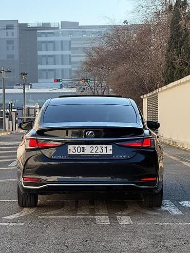 ls 400: Lexus ES: 2019 г., 2.5 л, Гибрид, Седан — 5