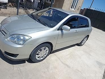 b v d: Toyota Corolla: 2004 г., Механика, Хэтчбэк — 1