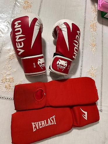 Боксерский комплект: перчатки Venum + гелевые/защитные