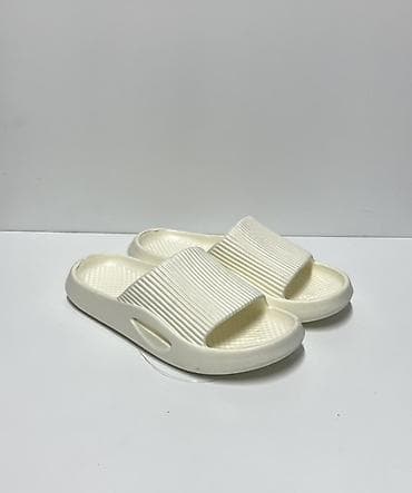 подросковые обувь: Легкие шлепанцы-слайдеры унисекс, цвет — молочный/айвори — 1