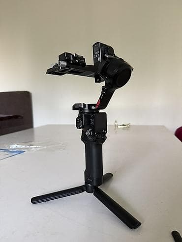 Стабилизатор для камер DJI RS 4 - Профессиональный трёхосевой at lalafo.kg Стабилизатор для камер DJI RS 4 - Профессиональный трёхосевой
