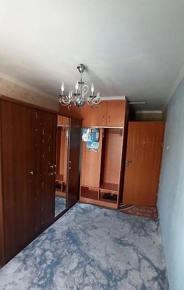 продаю квартиру 4 микрайоне: 2 комнаты, 43 м², 104 серия, 2 этаж — 2
