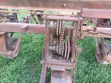 пш метр: Культиватор- семи рядный с банками для удобрения. В данный момент — 4