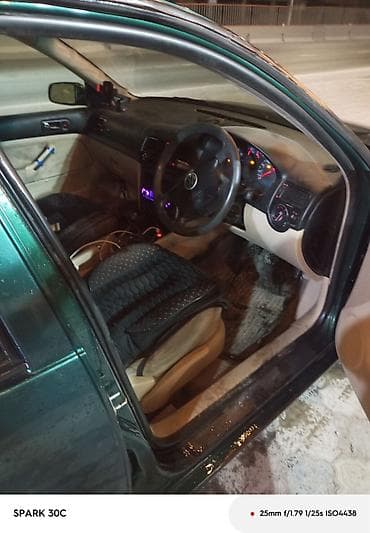 Volkswagen Bora: 2000 г., 1.6 л, Механика, Бензин, Седан