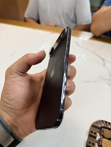 iphone se1: IPhone Air, Б/у, 256 ГБ, Черный, Чехол, 94 % — 2