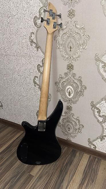 Музыкальные инструменты: Бас‑гитара 4‑струнная, классический формат. - Корпус: глянцевый — 2