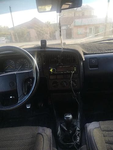 Volkswagen Passat Variant: 1993 г., 1.8 л, Механика, Бензин, Универсал