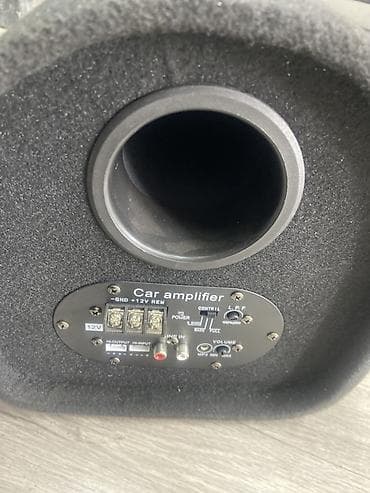 Автомобильный сабвуфер в корпусе «бочка» с встроенным усилителем. 8