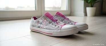 Классные кеды,были присланы из Германии.Размер 41-42.Одевала всего